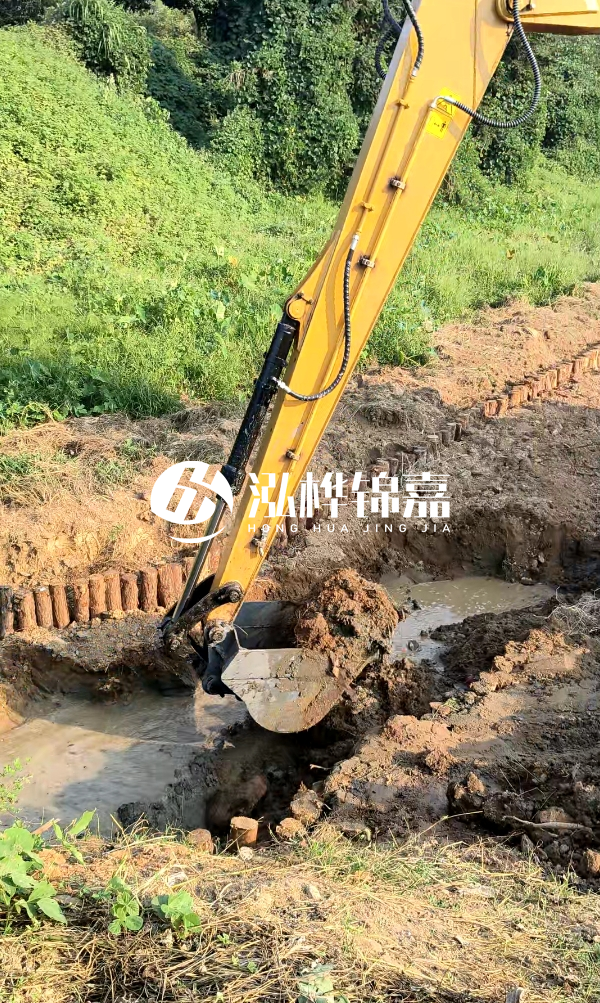 龍巖河道清淤專業(yè)施工-挖機清淤的效率怎么樣？