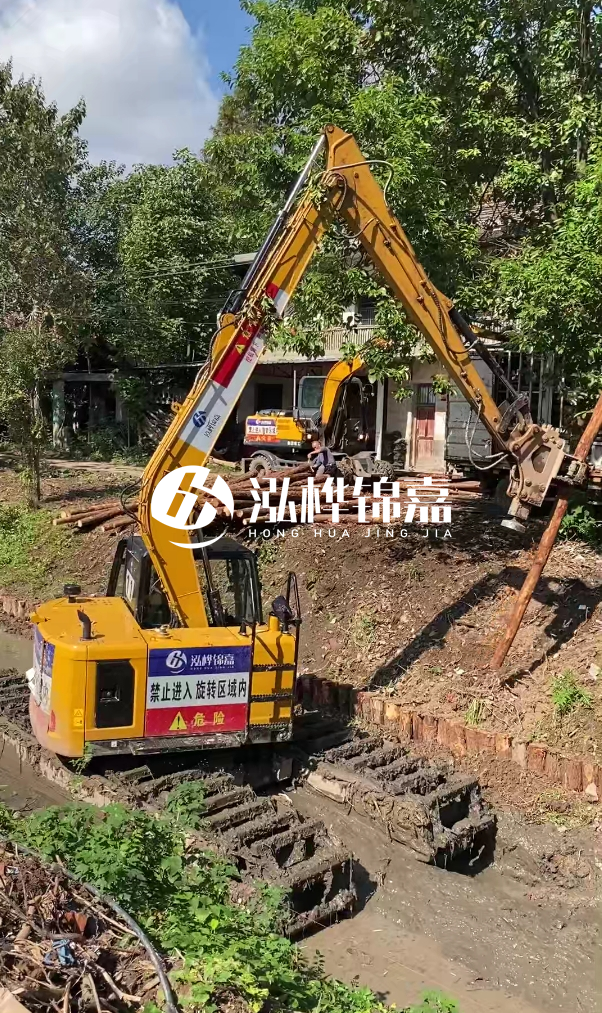 新余河道清淤專業(yè)施工-水陸挖掘機河道清淤的方式？