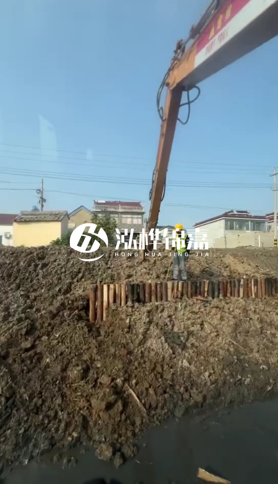 南陽挖機打木樁專業(yè)施工-打防汛木樁時選用多粗的木樁為宜？