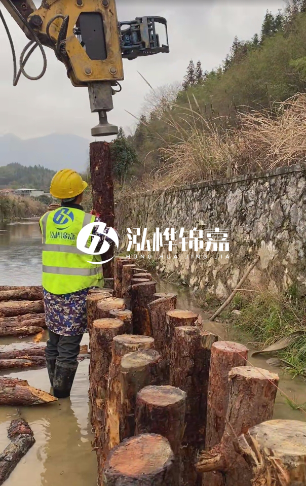 松木樁護(hù)坡如何維護(hù)以延長使用壽命？做防腐可以嗎？
