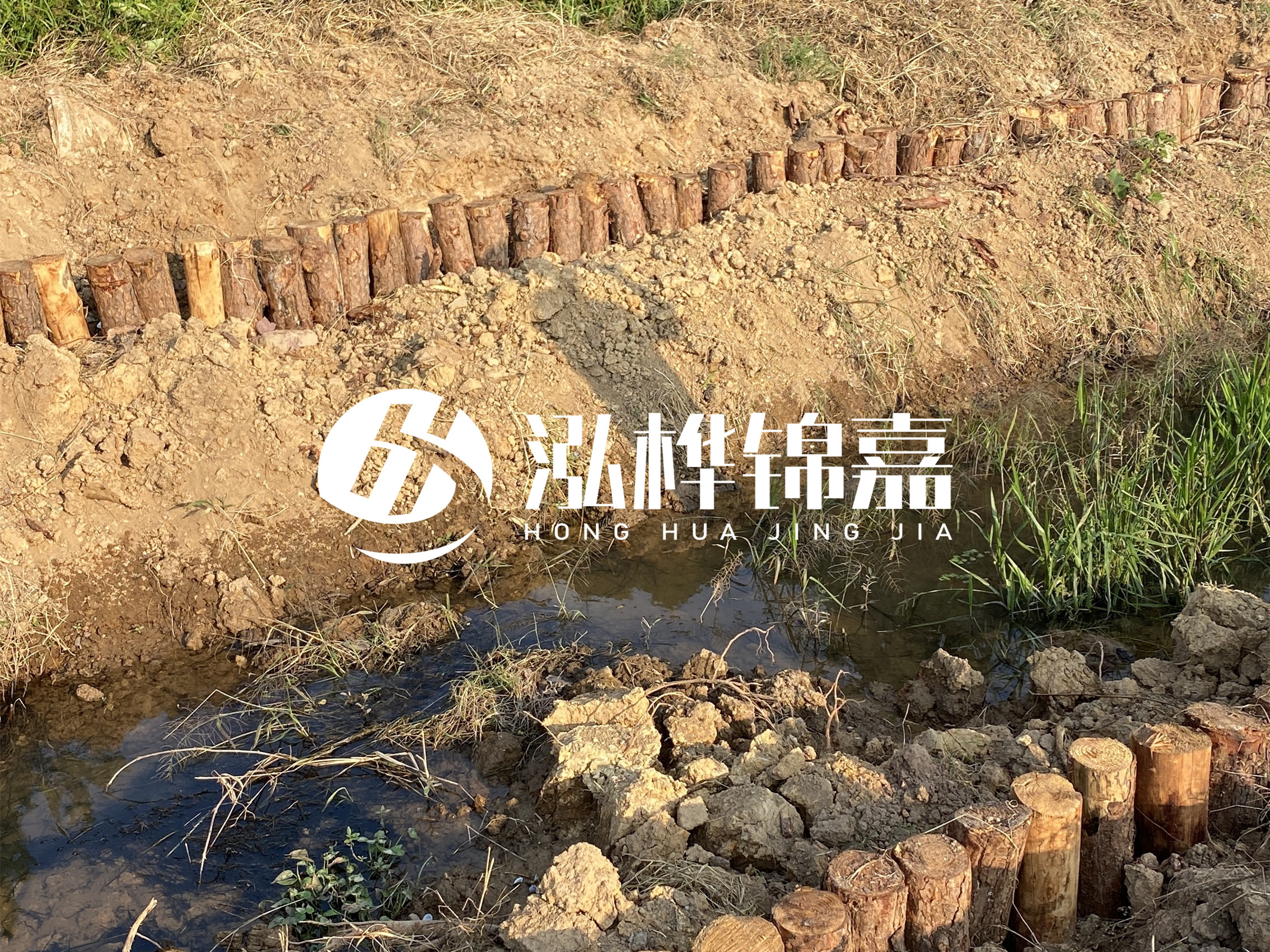 防汛木樁價格中的施工費(fèi)如何計算？水下打樁和陸地打樁費(fèi)用差異？