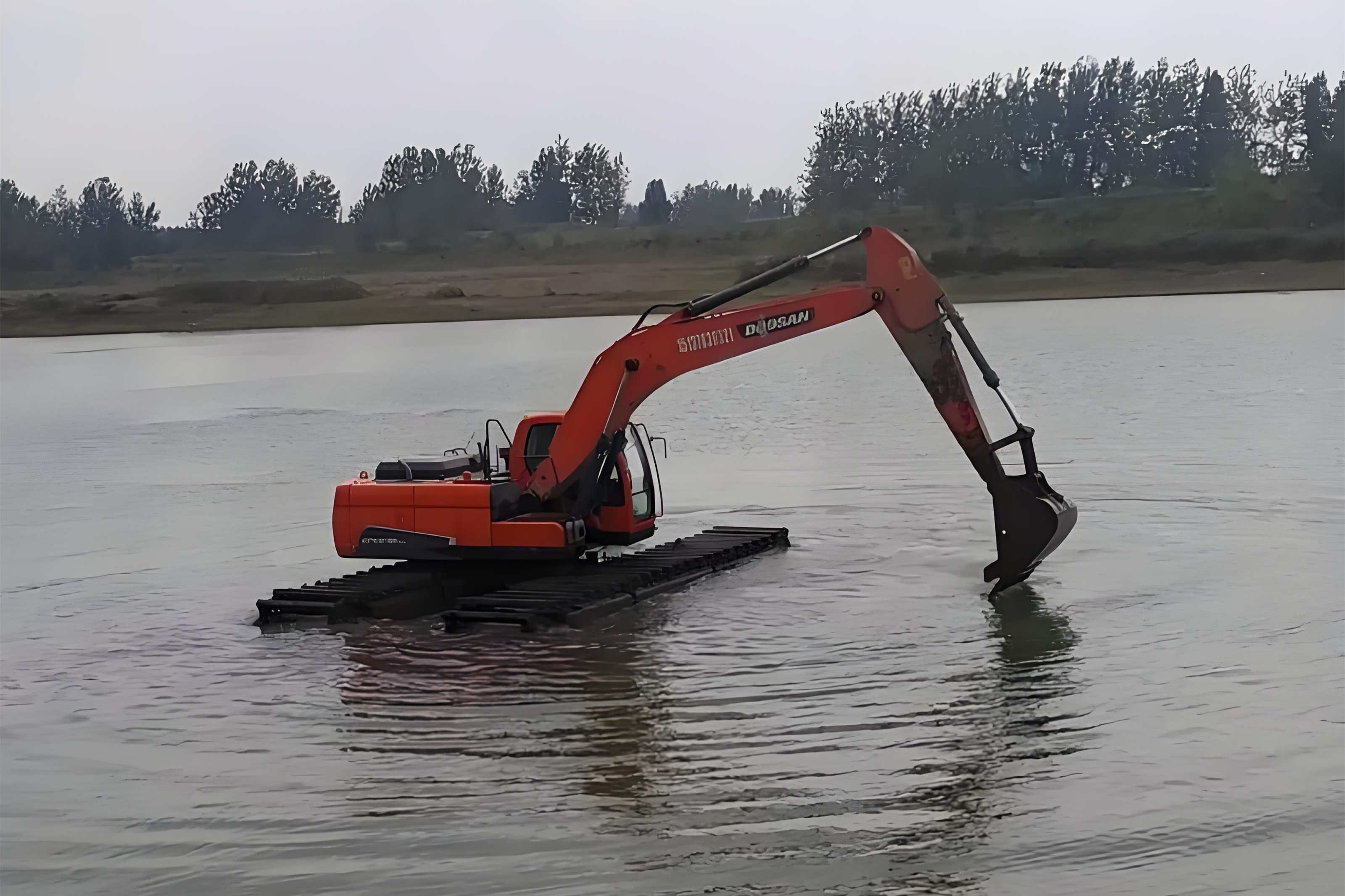 南昌水挖清淤團隊泓樺錦嘉-大面積沼澤地清淤總價一般什么范圍？