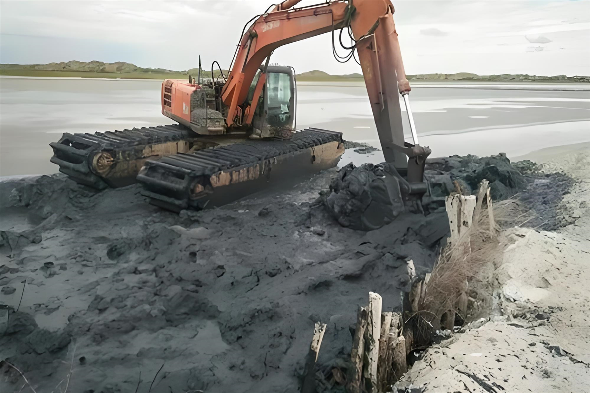 淮南水挖清淤團隊泓樺錦嘉 - 小型水挖清淤適合鄉(xiāng)村溝渠作業(yè)嗎？