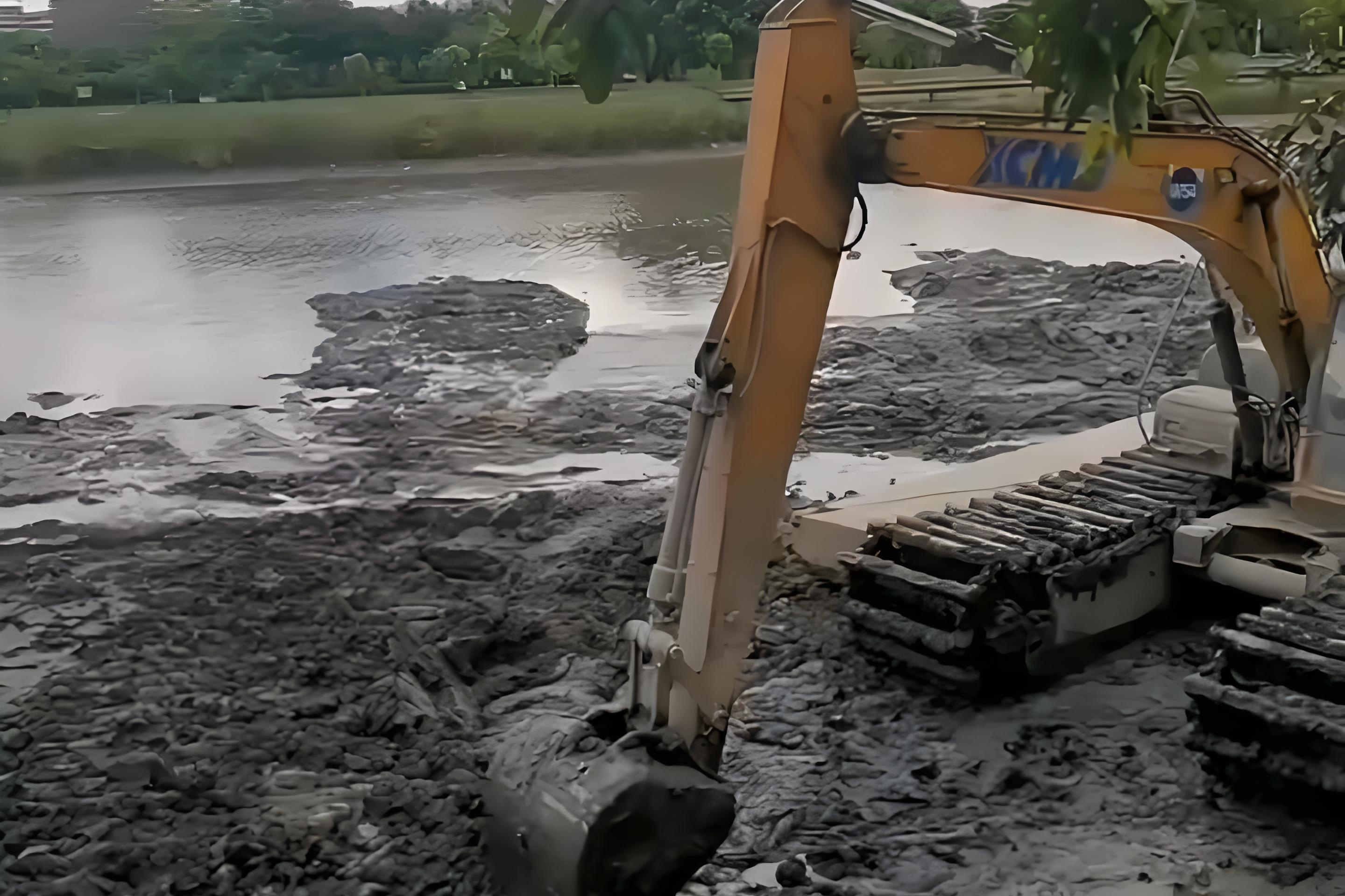 廣東東莞挖機清淤施工隊-水塘清淤需要請專業(yè)隊伍嗎？