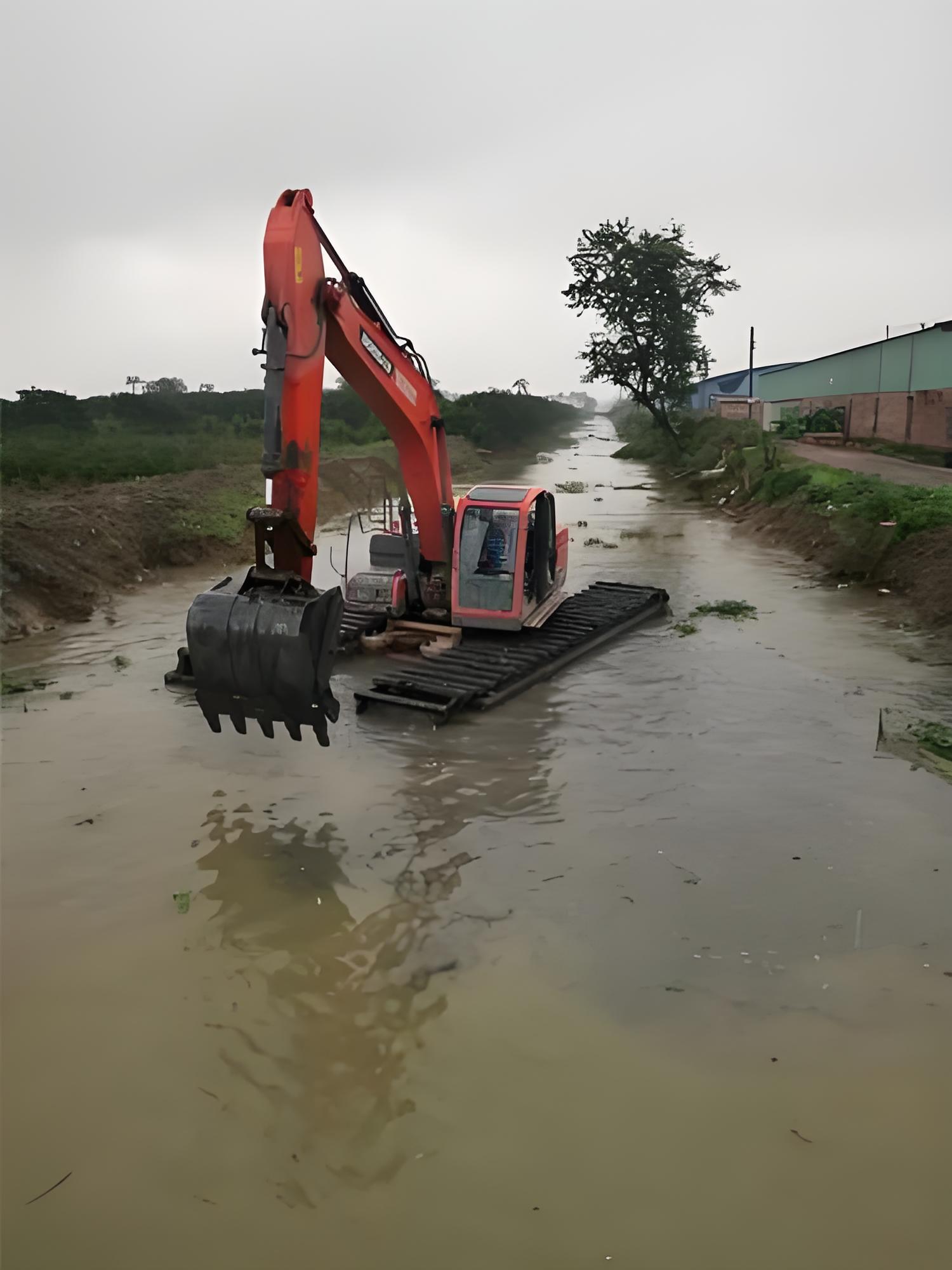 四川自貢挖機清淤施工隊 - 水上挖機清淤能處理含有水草的淤泥嗎？