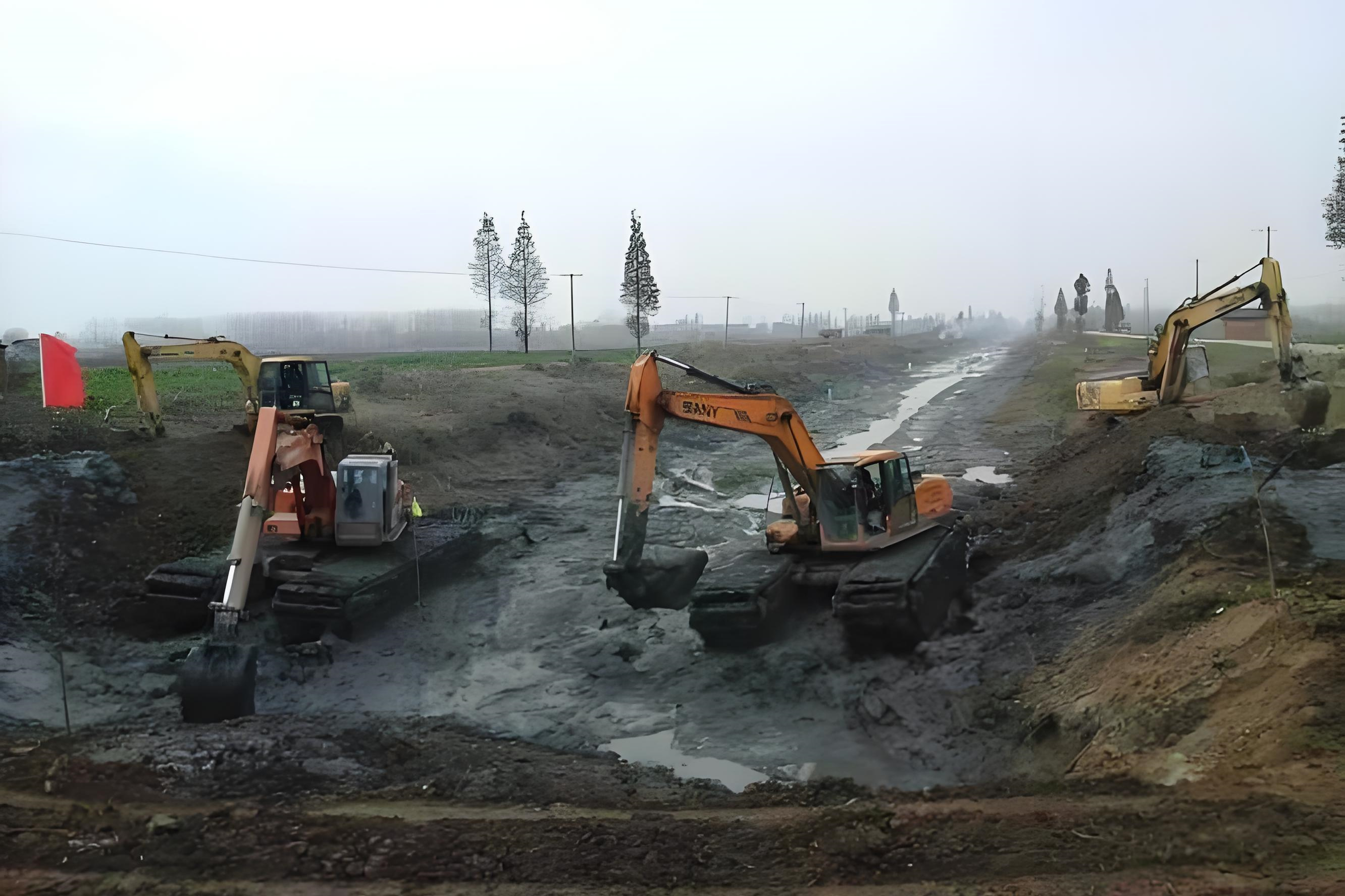 浙江溫州挖機清淤施工隊 - 沼澤地清淤可否用長臂挖機替代人工？