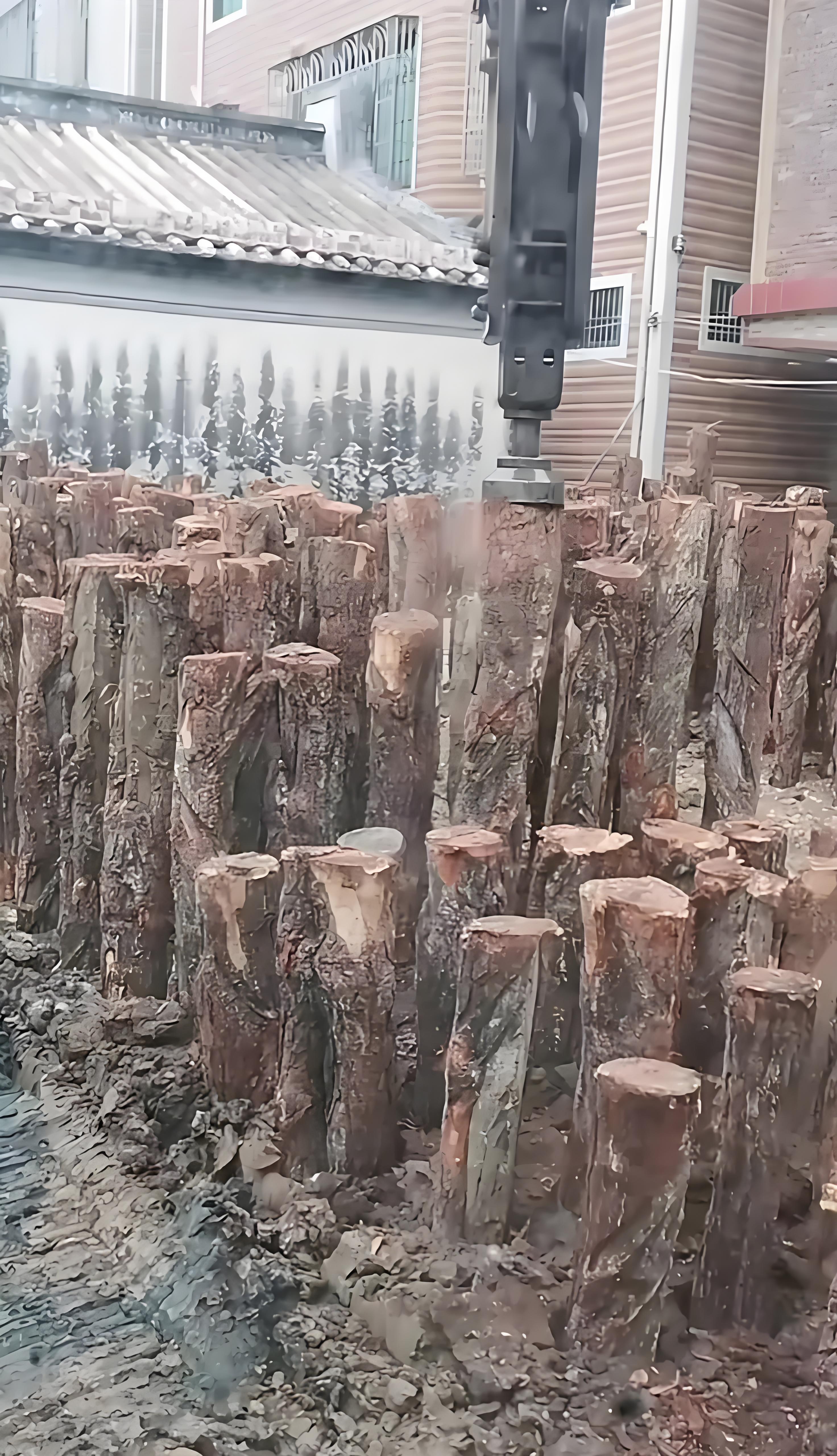 松木樁廠家泓樺錦嘉 - 河道駁岸樁和混凝土駁岸哪個更劃算？